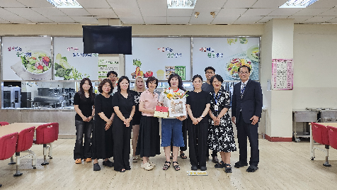 선00&nbsp;조리사&nbsp;선생님의&nbsp;퇴임을&nbsp;축하드립니다.